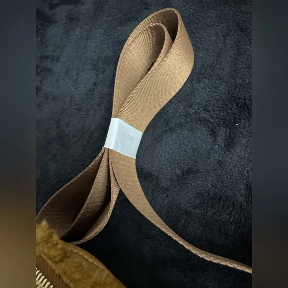 Lululemon sling Carmel Brown Sherpa Crossbody Bag - Picture 3 of 7